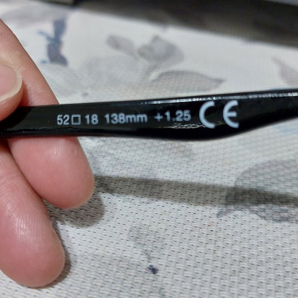 Simple Black Geek Frame Readers +1.25 Power Simple Everyday Usage Stylish Trendy - Picture 6 of 8